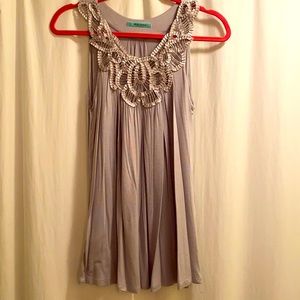 SizeSMALL sleeveless top light gray